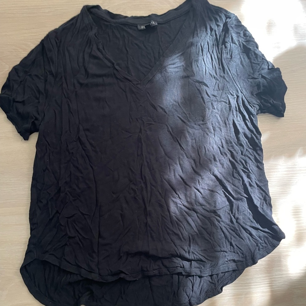 Dynamite stretchy black T vneck
